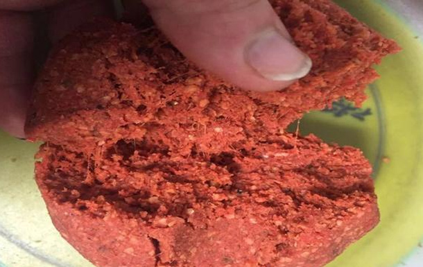 不同魚(yú)餌香精的餌料如何搭配？